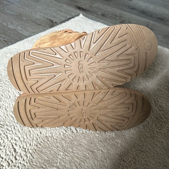 Men’s uggs - Picture 2 of 3